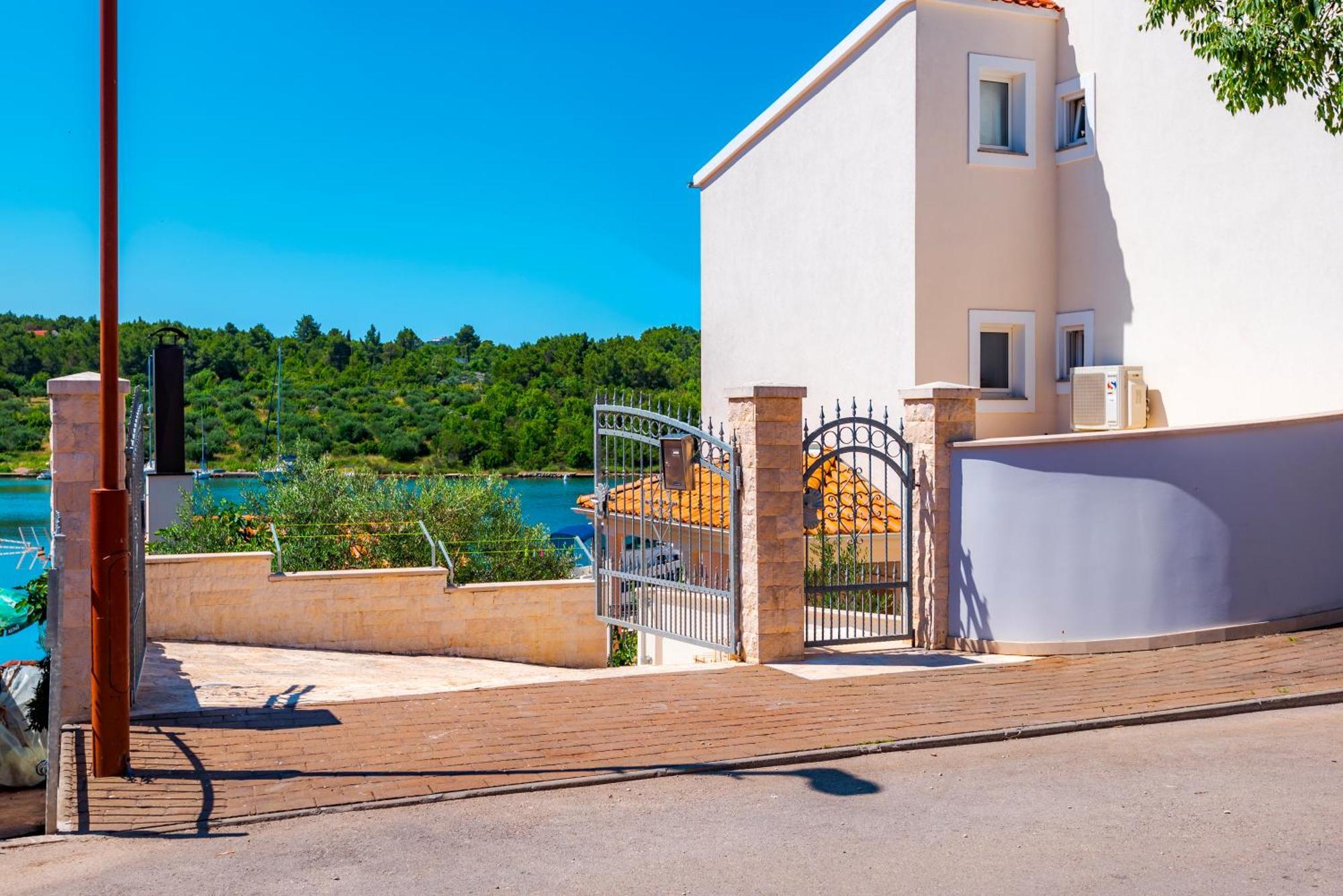 Apartment Bilice Beach エクステリア 写真